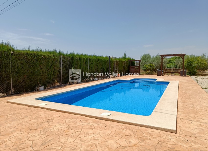 Resale - Villa - Hondón de las Nieves