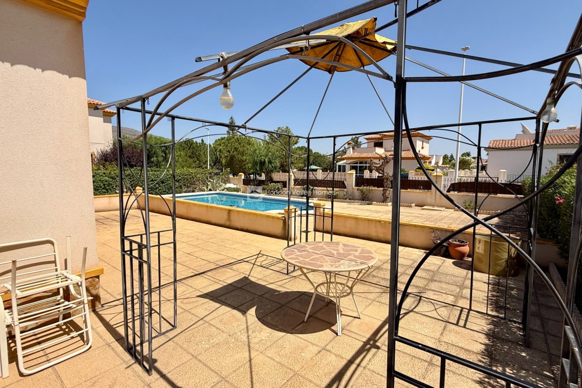 Resale - Villa - Hondón de las Nieves