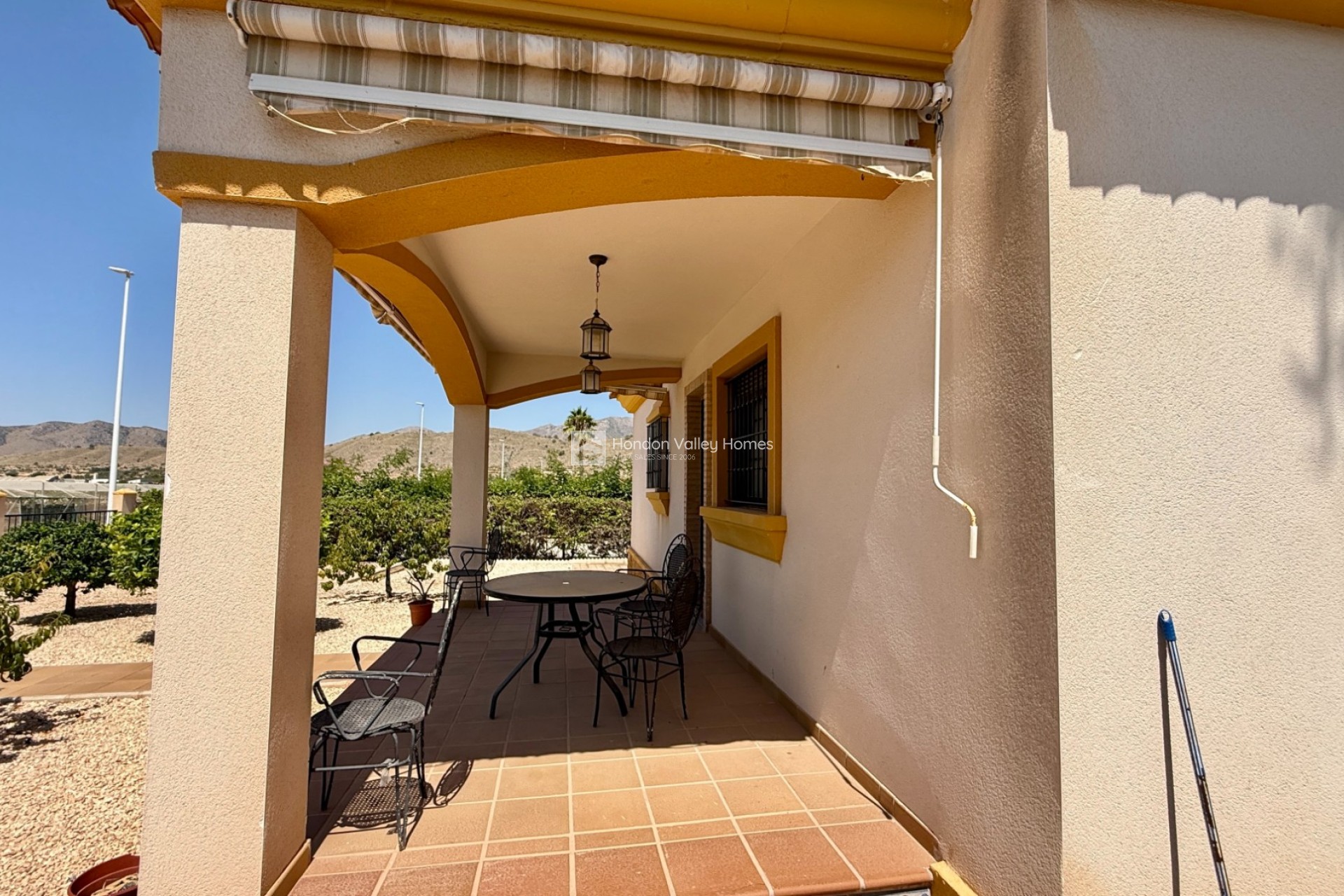 Resale - Villa - Hondón de las Nieves