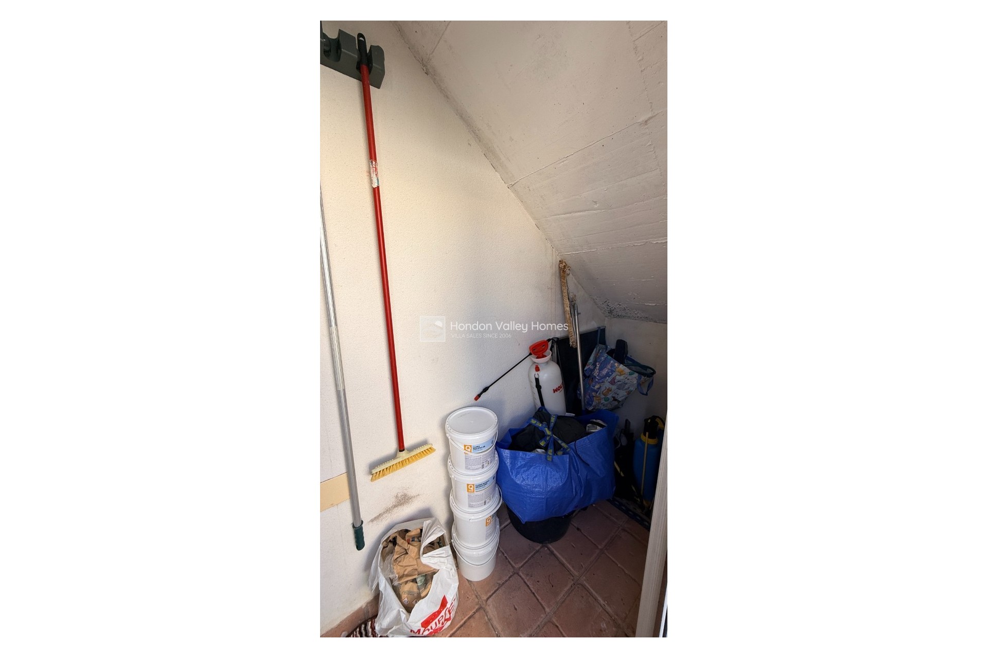 Resale - Villa - Hondón de las Nieves