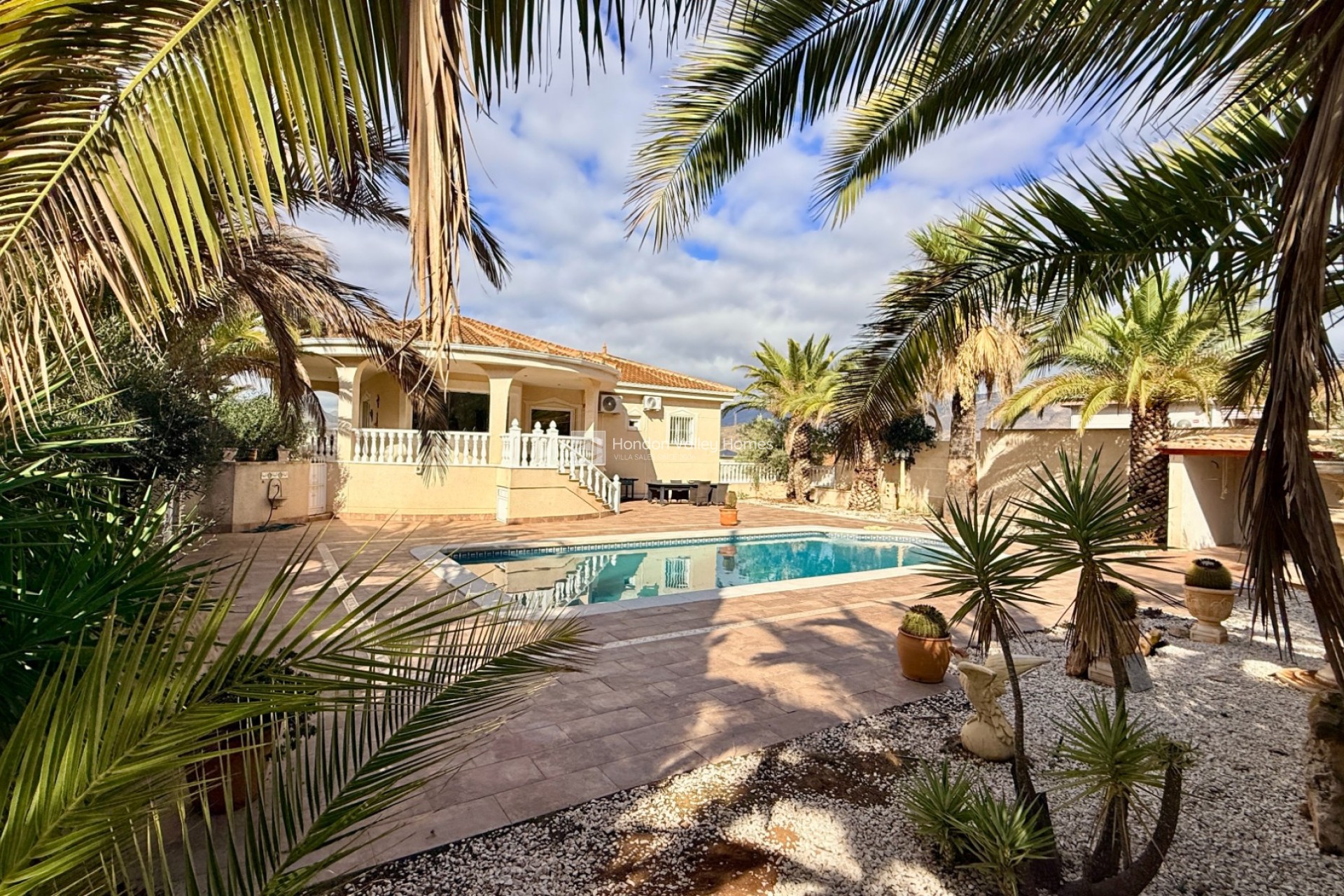 Resale - Villa - Hondón de las Nieves