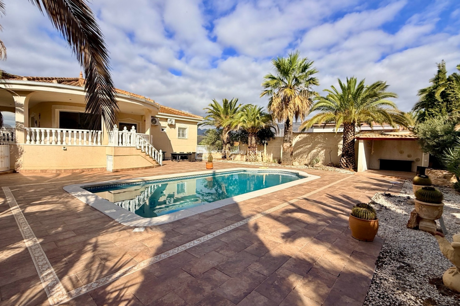 Resale - Villa - Hondón de las Nieves