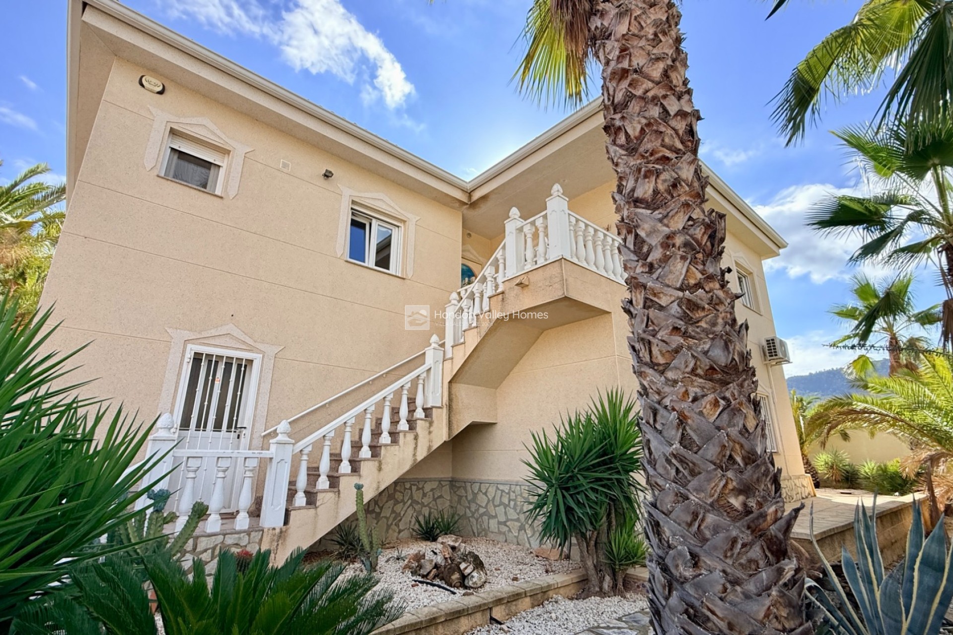 Resale - Villa - Hondón de las Nieves