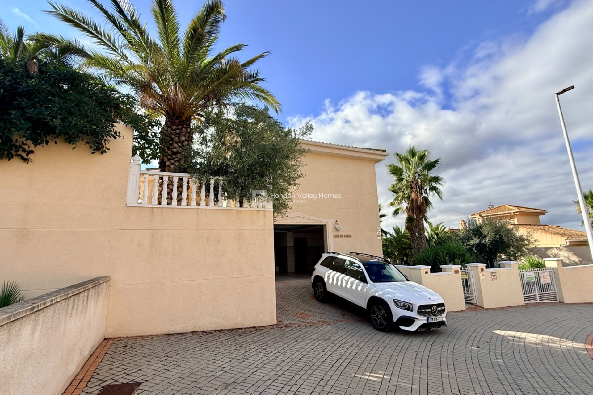 Resale - Villa - Hondón de las Nieves