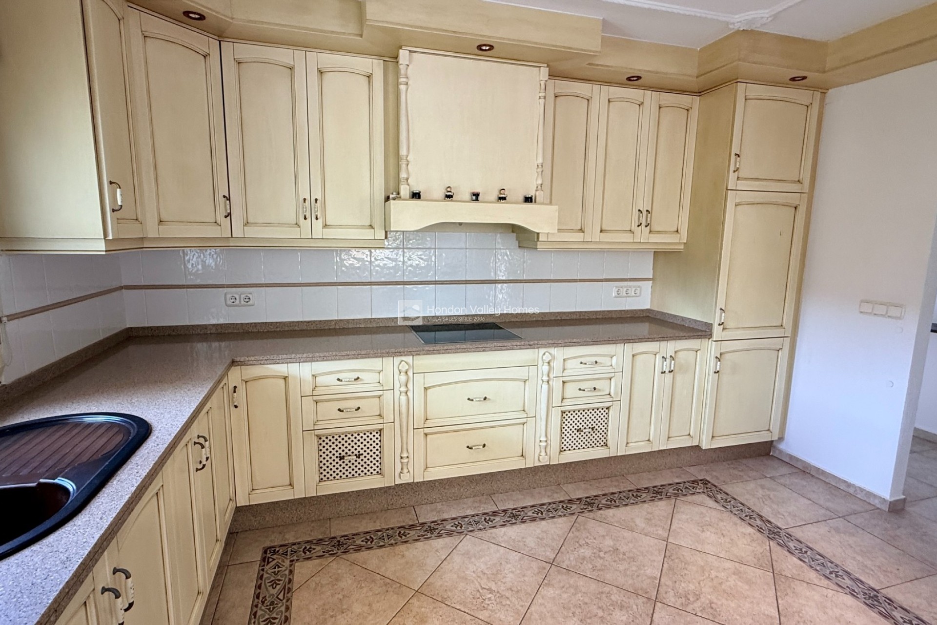 Resale - Villa - Hondón de las Nieves