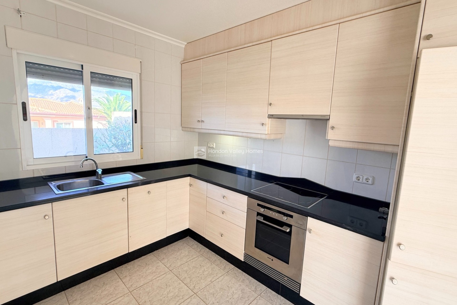 Resale - Villa - Hondón de las Nieves