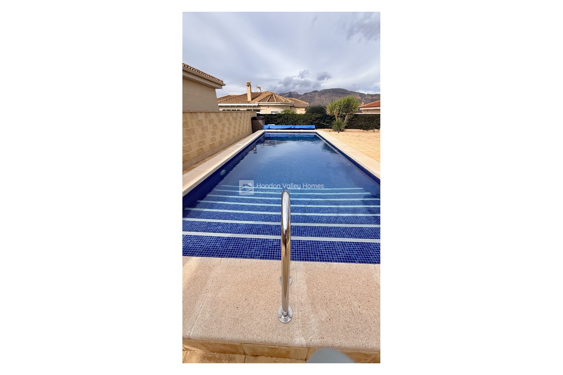 Resale - Villa - Hondón de las Nieves