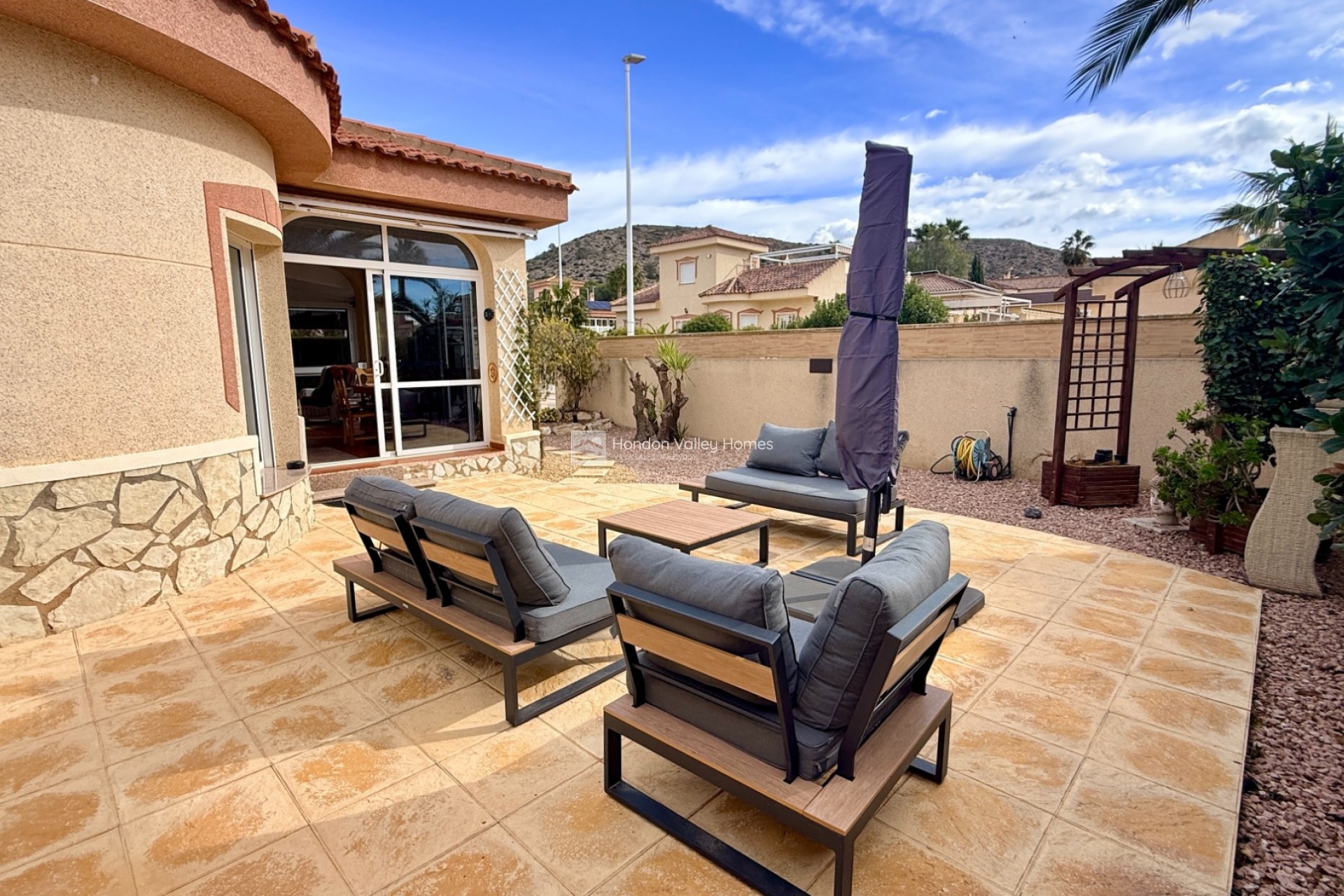 Resale - Villa - Hondón de las Nieves