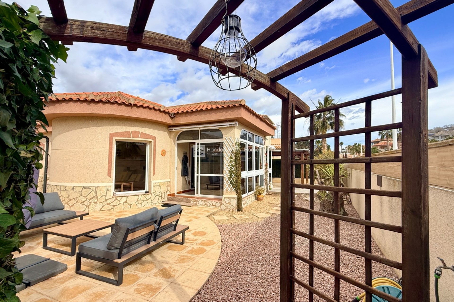 Resale - Villa - Hondón de las Nieves