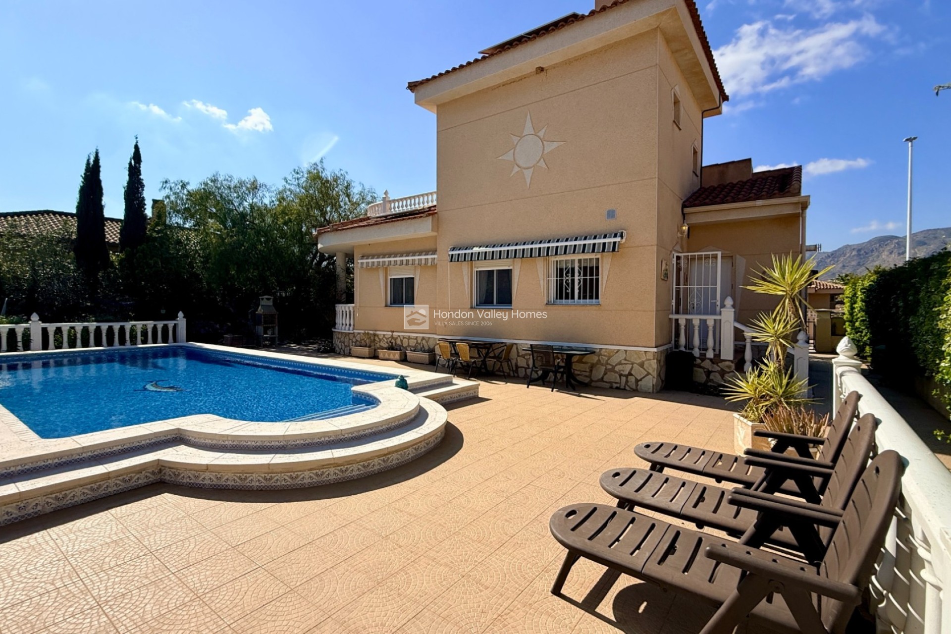 Resale - Villa - Hondón de las Nieves