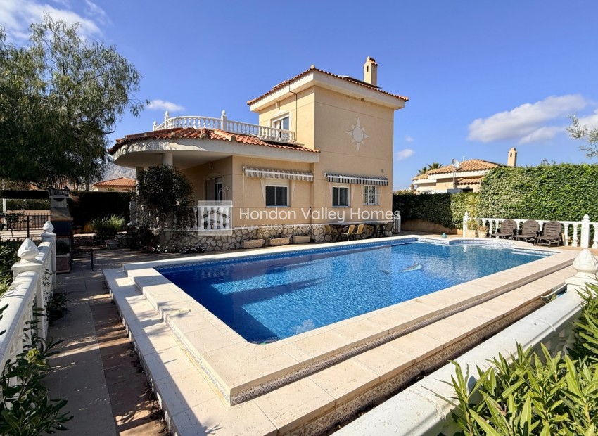 Resale - Villa - Hondón de las Nieves