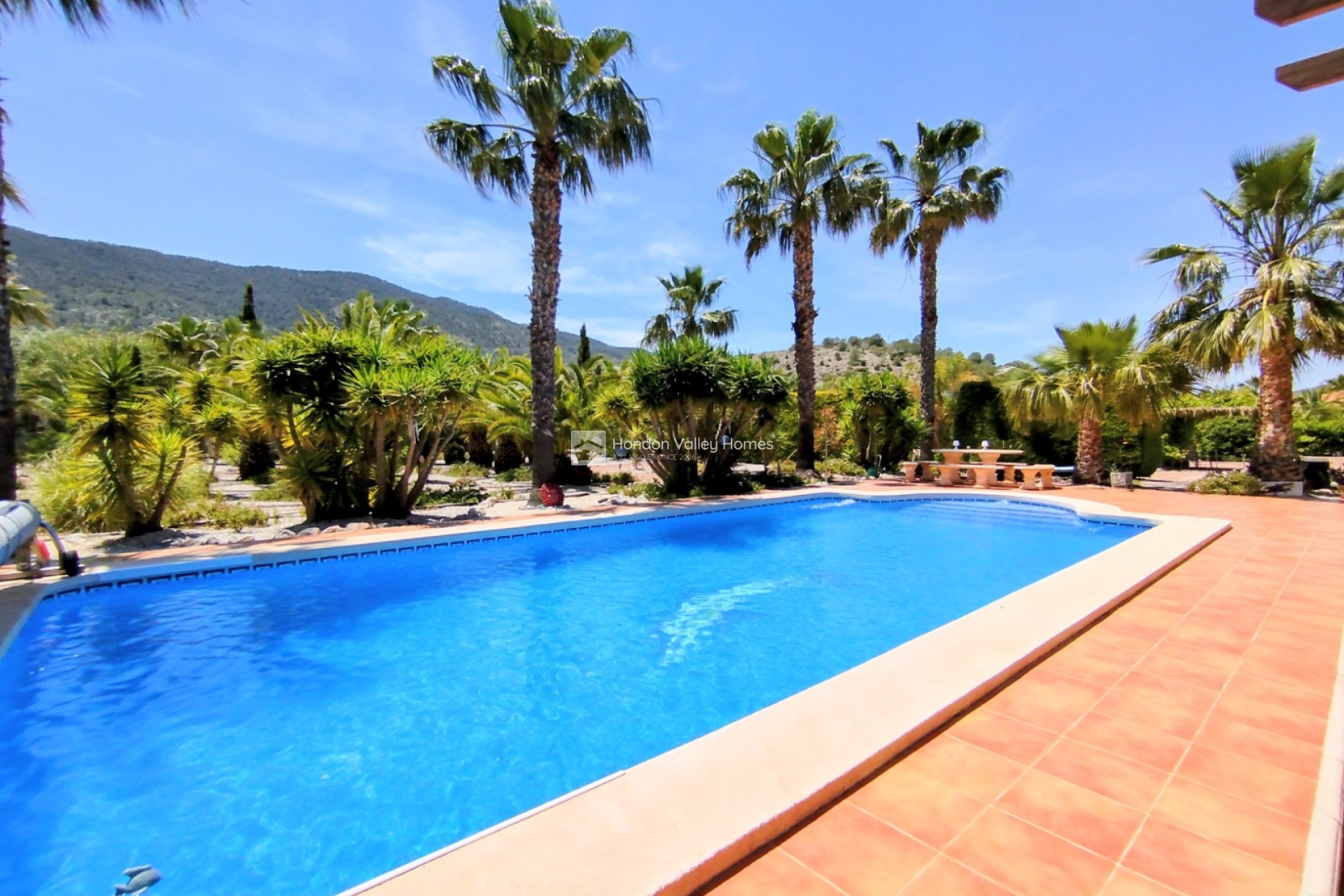 Resale - Villa - Hondón de las Nieves