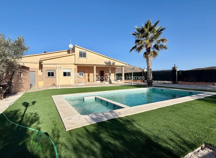 Resale - Villa - HONDON DE LAS NIEVES