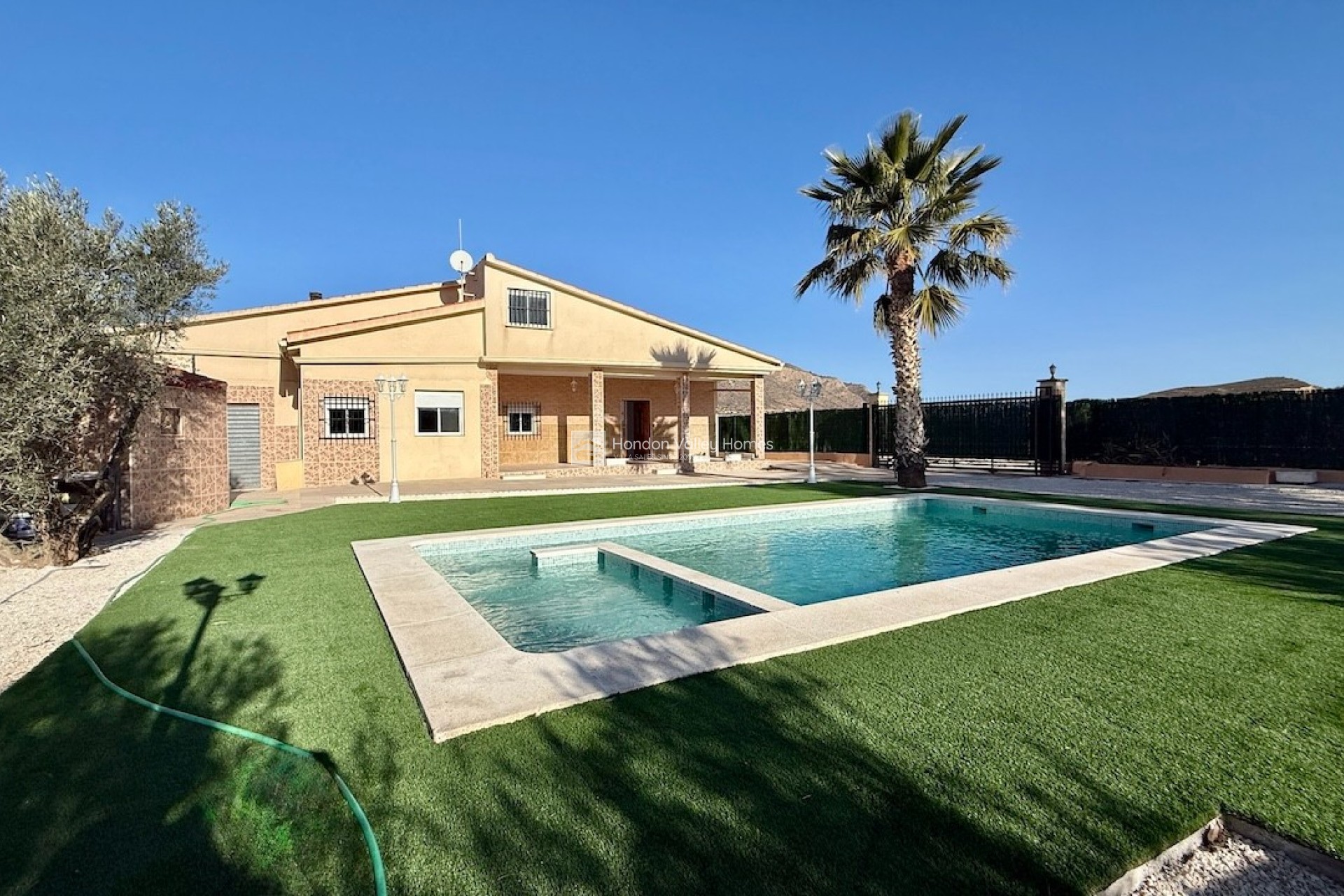 Resale - Villa - HONDON DE LAS NIEVES