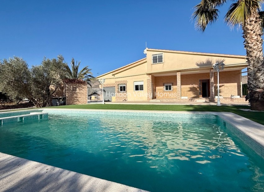 Resale - Villa - HONDON DE LAS NIEVES