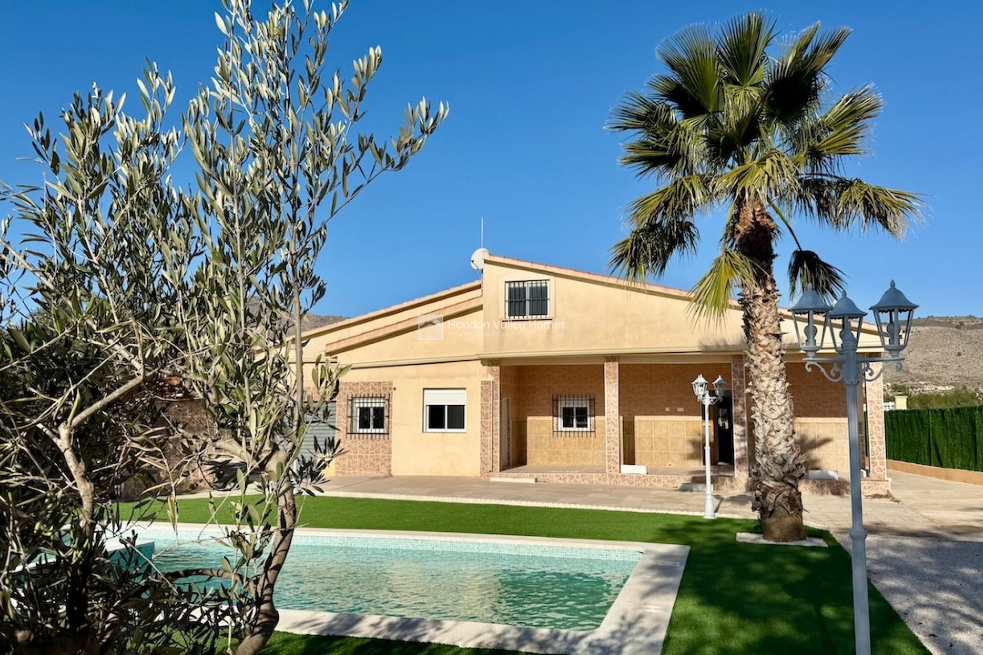 Resale - Villa - HONDON DE LAS NIEVES