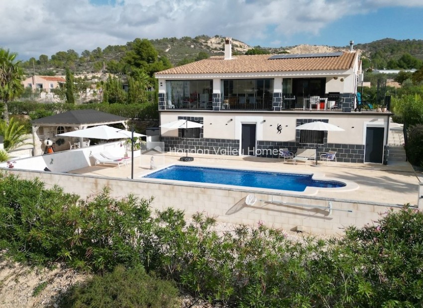 Resale - Villa - La Romana