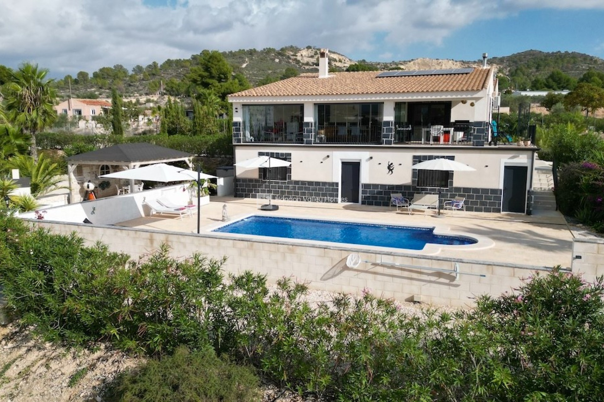 Resale - Villa - La Romana