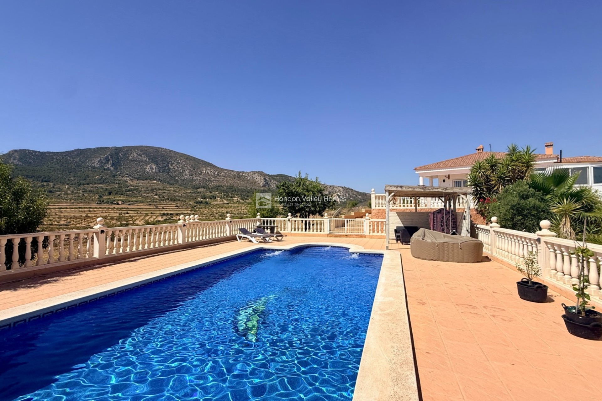 Resale - Villa - La Romana