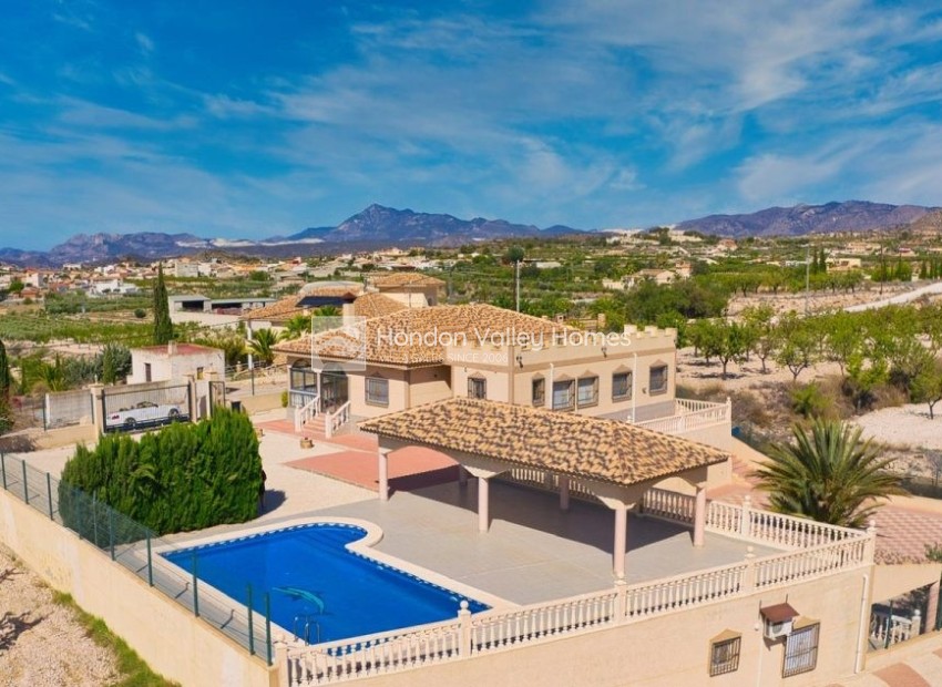 Resale - Villa - Macisvenda