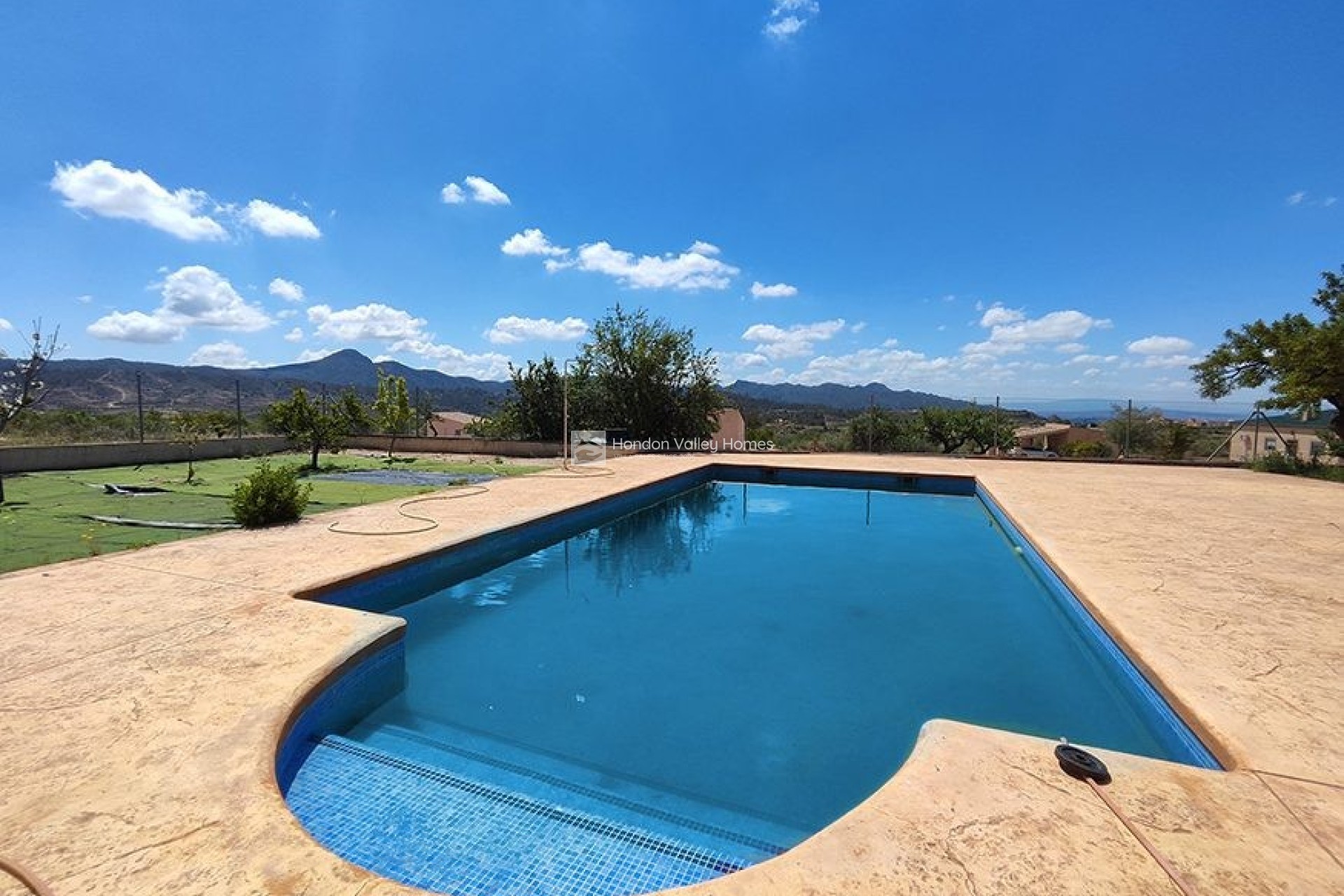 Resale - Villa - Macisvenda