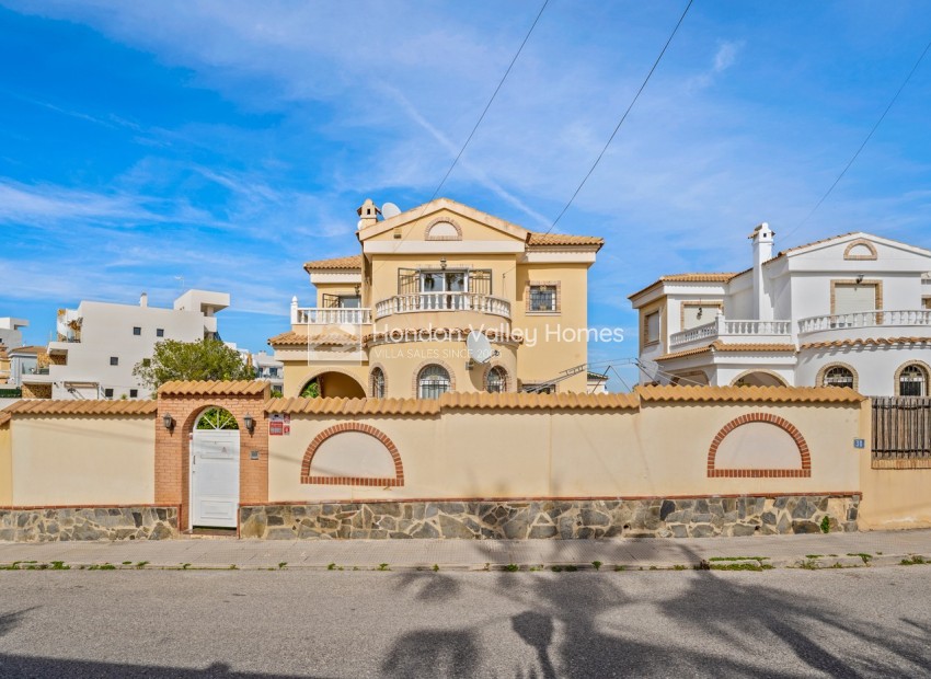 Resale - Villa - Orihuela Costa - Castillo de Don Juan