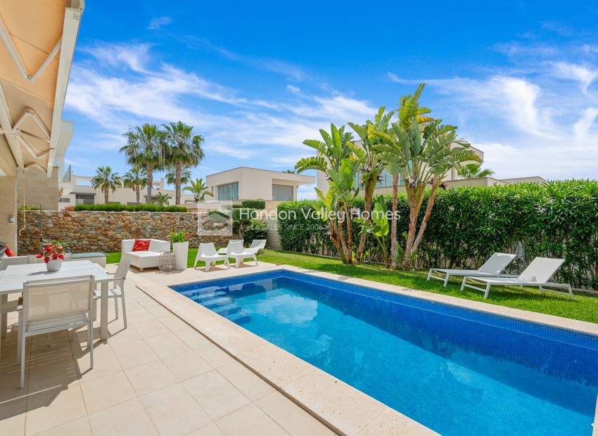 Resale - Villa - Orihuela Costa - Vistabella Golf