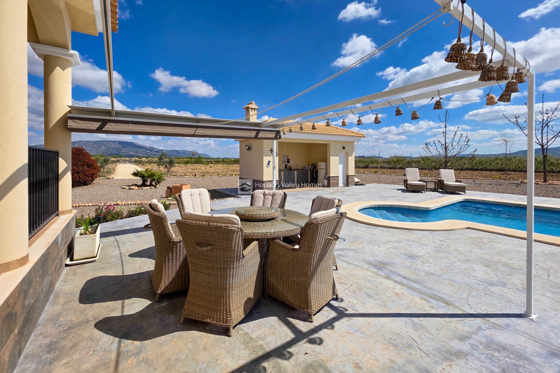Resale - Villa - Pinoso