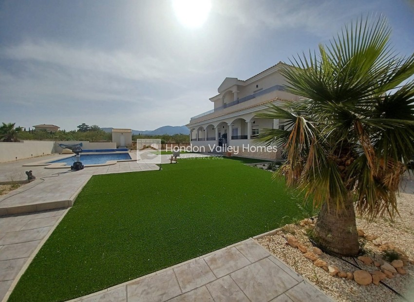 Resale - Villa - Pinoso
