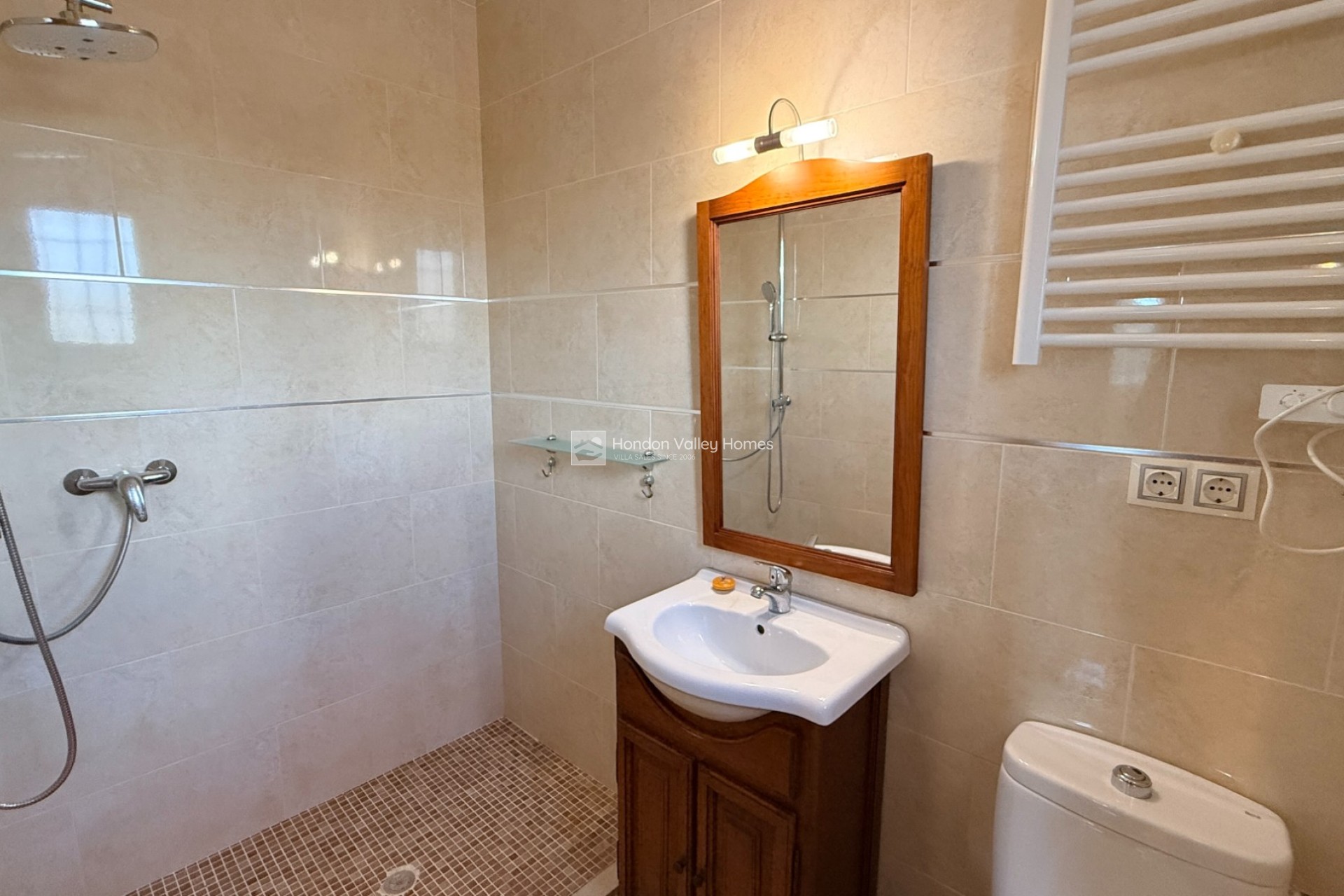 Reventa - Villa - Detached - Hondón de las Nieves