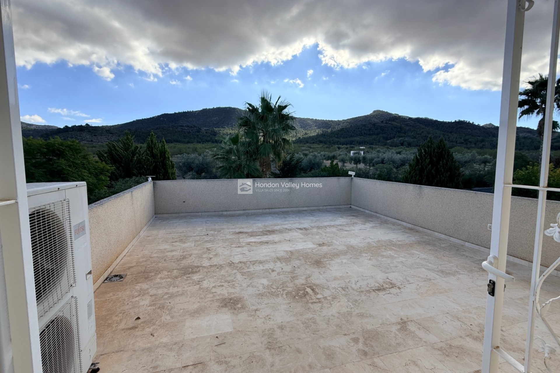 Reventa - Villa - Detached - Hondón de las Nieves