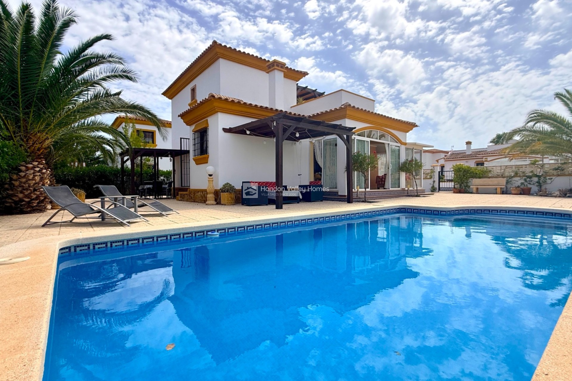 Reventa - Villa - Detached - Hondón de las Nieves