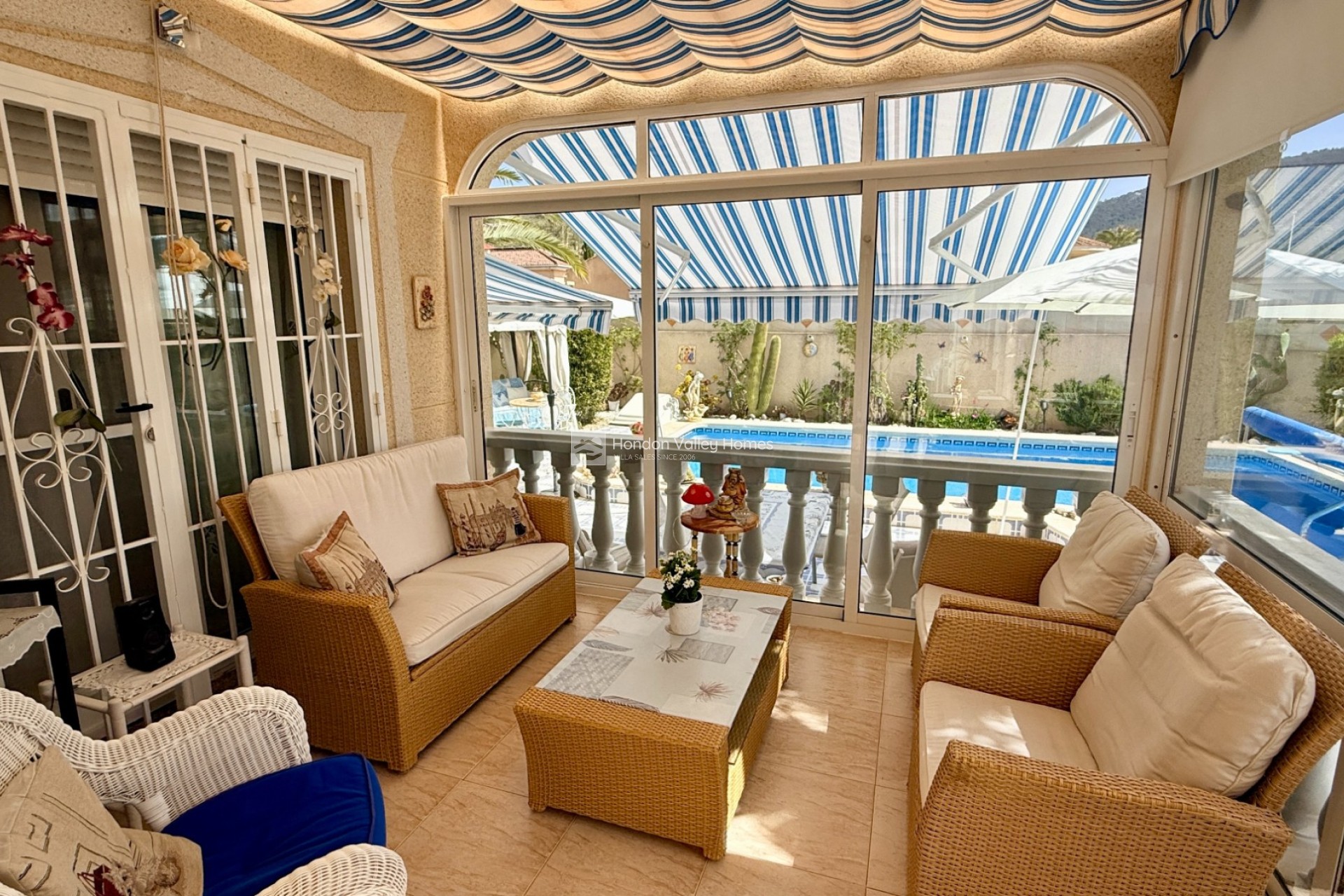 Revente - 4. House - Detached Villa - Hondón de las Nieves