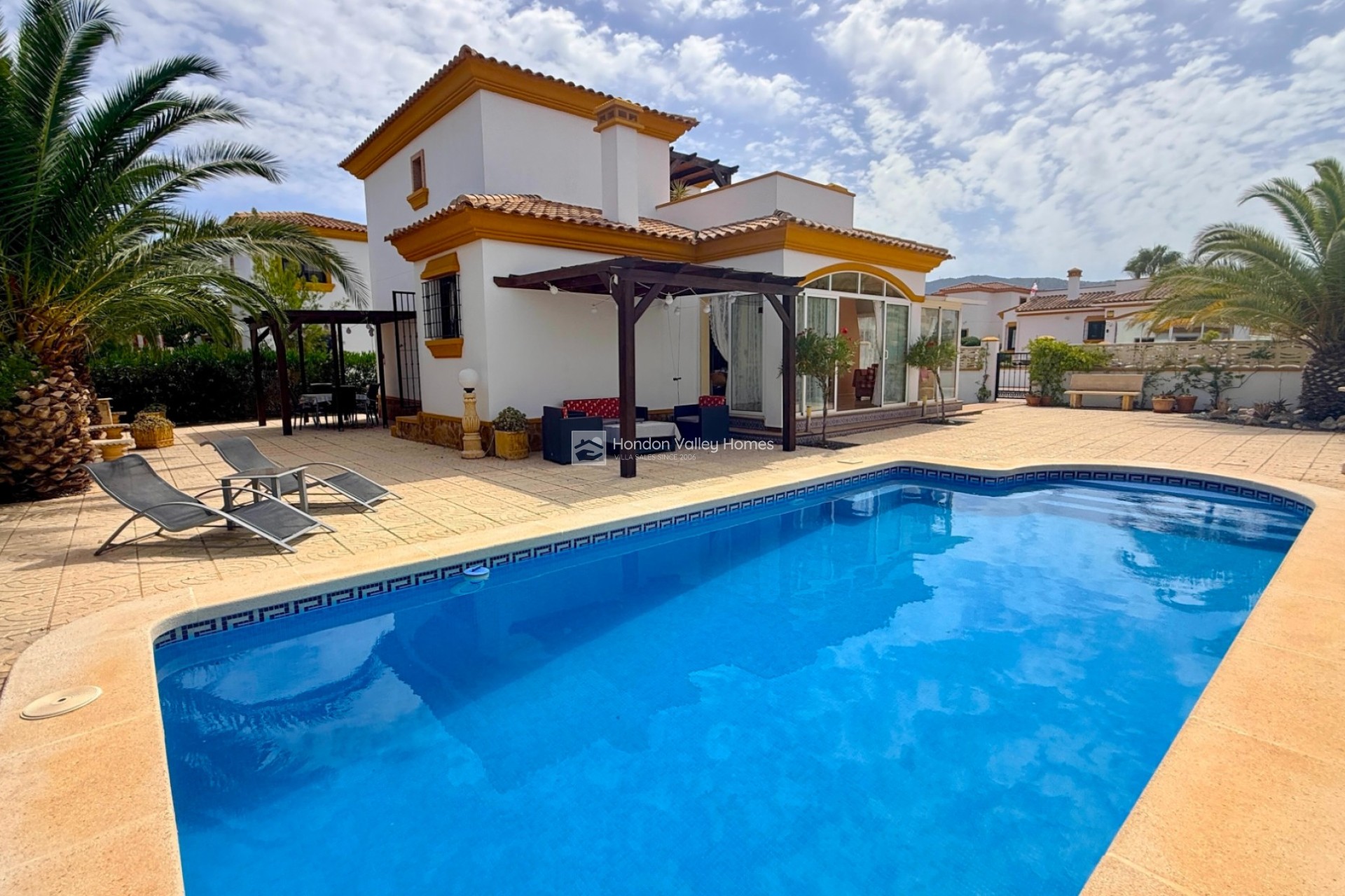 Revente - Villa - Detached - Hondón de las Nieves