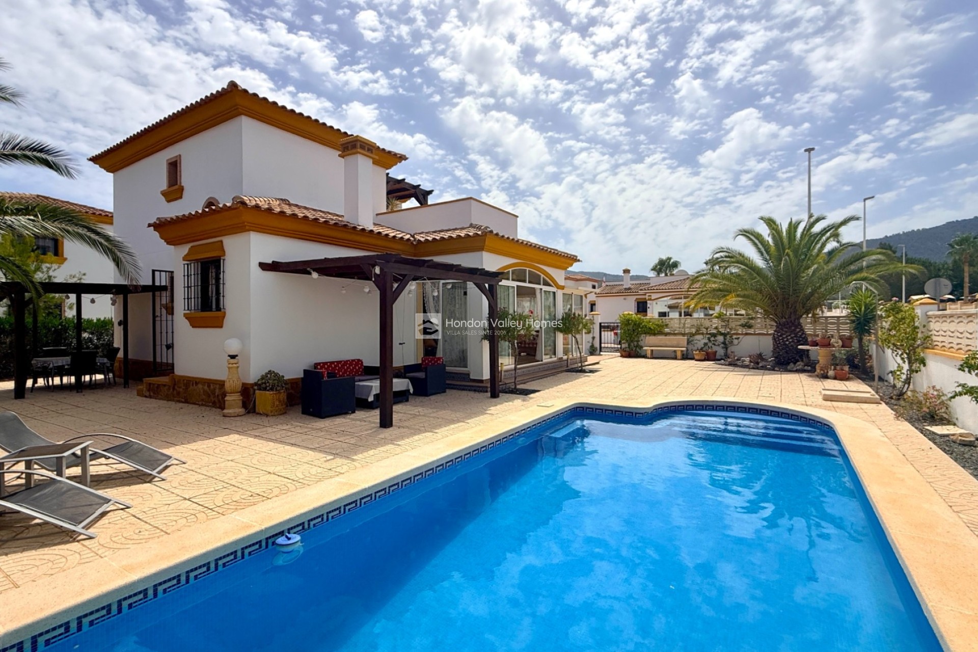 Revente - Villa - Detached - Hondón de las Nieves