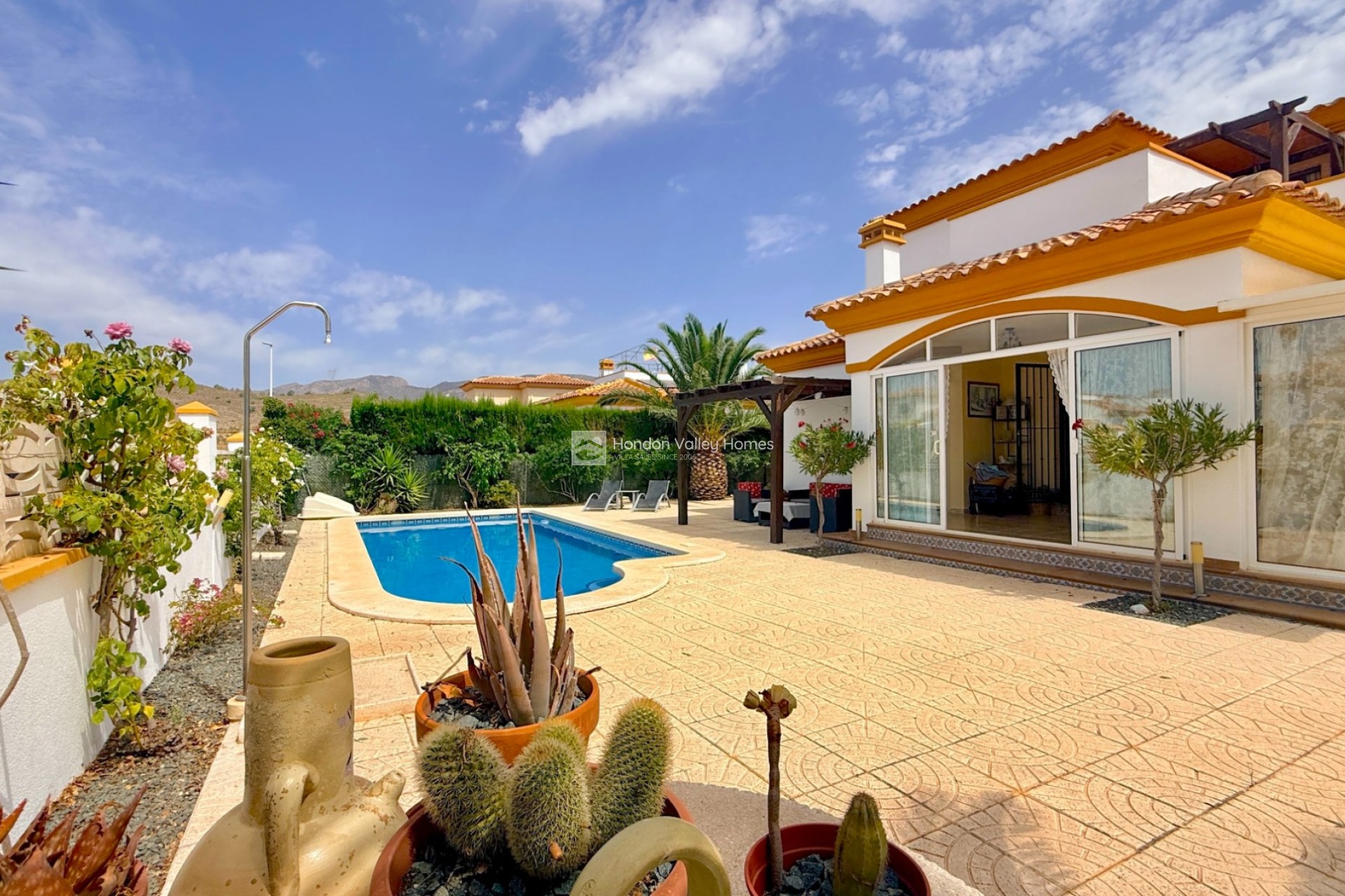Revente - Villa - Detached - Hondón de las Nieves