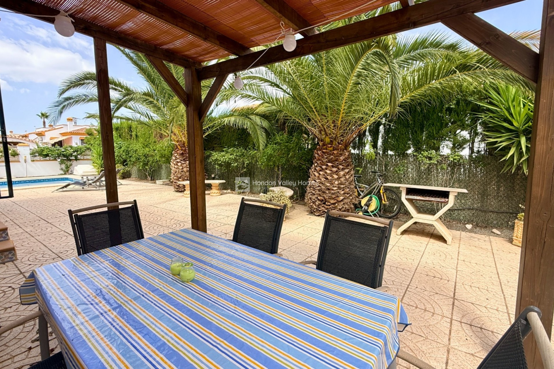Revente - Villa - Detached - Hondón de las Nieves