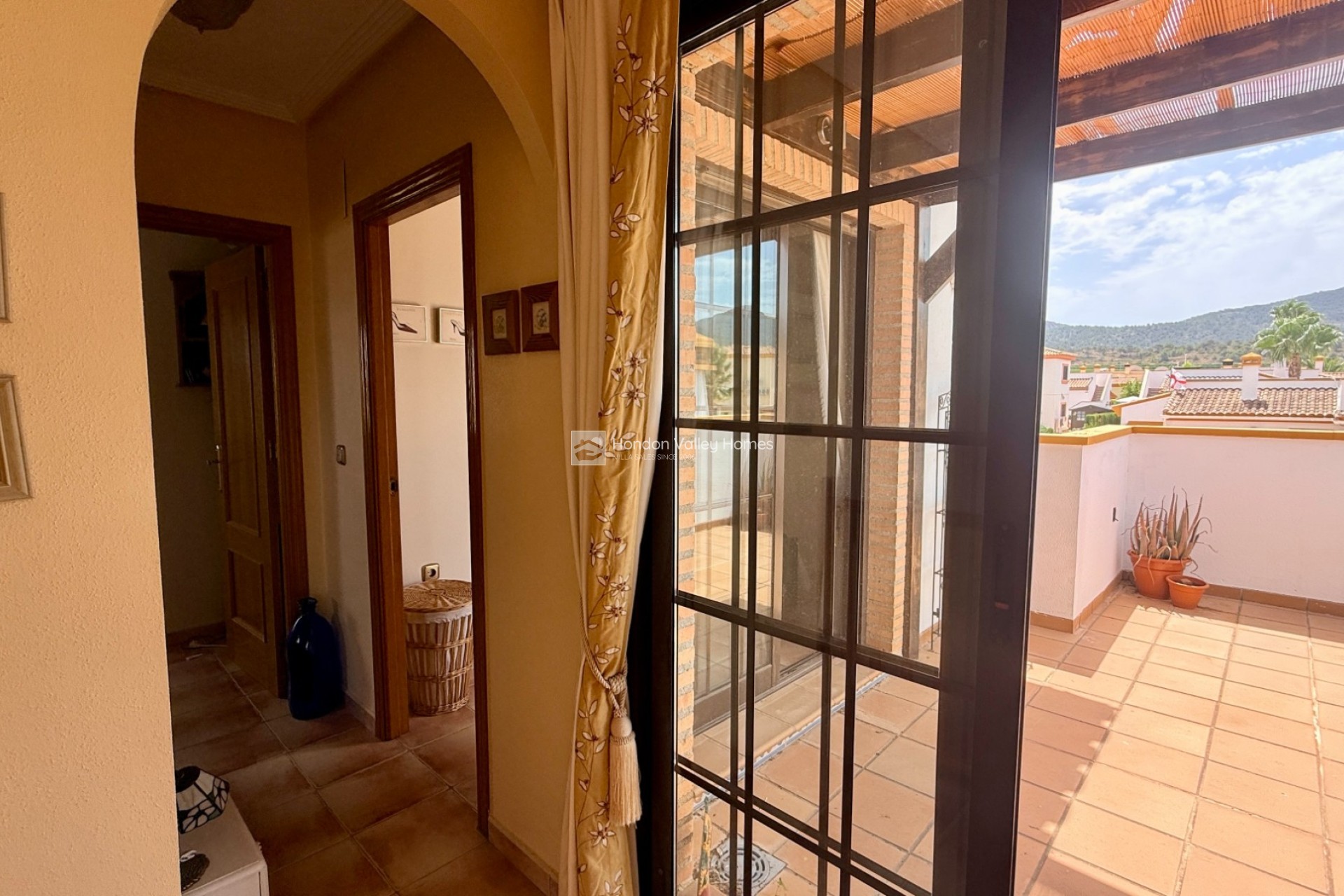 Revente - Villa - Detached - Hondón de las Nieves