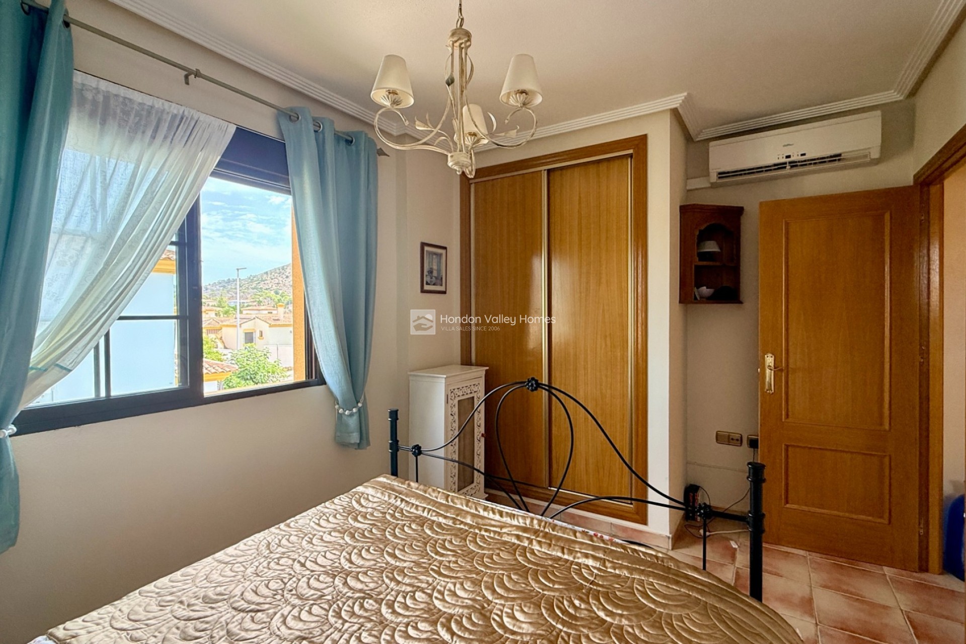 Revente - Villa - Detached - Hondón de las Nieves