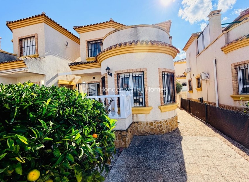 Rynek wtórny - Detached Villa - Montesinos - La Herrada