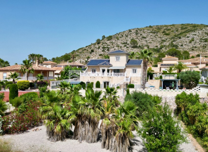 Rynek wtórny - Villa - Detached - Hondón de las Nieves