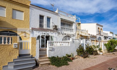 Terraced house / Townhouse - Wiederverkauf - Torrevieja - La Siesta