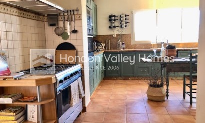 Resale - Villa - Villena