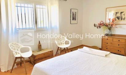 Resale - Villa - Villena