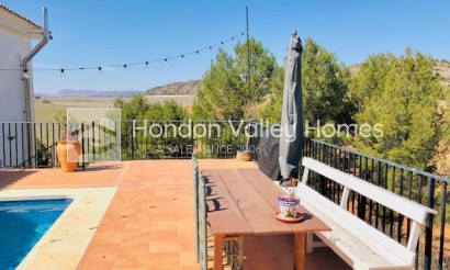 Resale - Villa - Villena