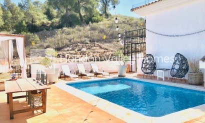 Resale - Villa - Villena