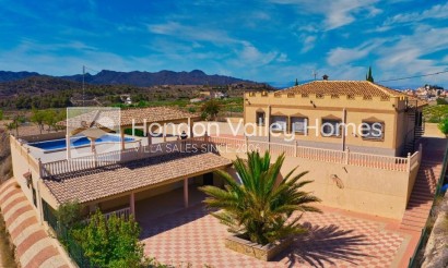 Resale - Villa - Macisvenda
