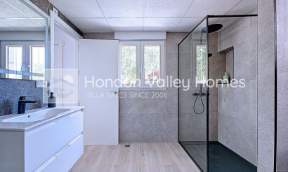 Resale - Villa - Moralet