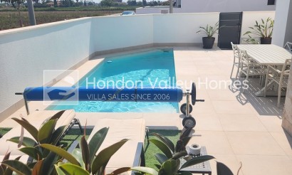 Resale - Villa - Daya Nueva