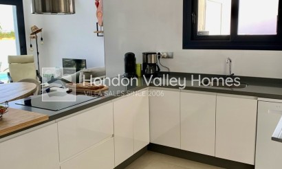 Resale - Villa - Daya Nueva
